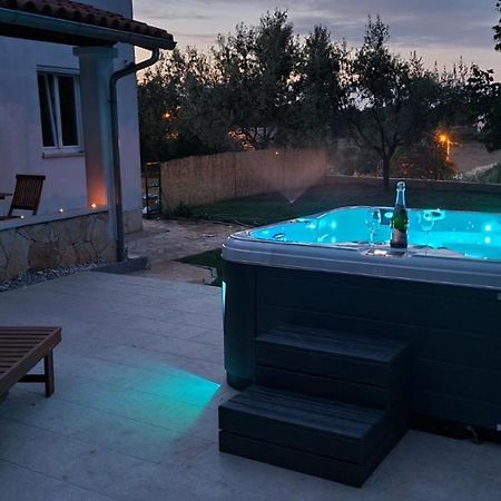 Viridis Apartment Pula Bagian luar foto
