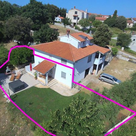 Viridis Apartment Pula Bagian luar foto