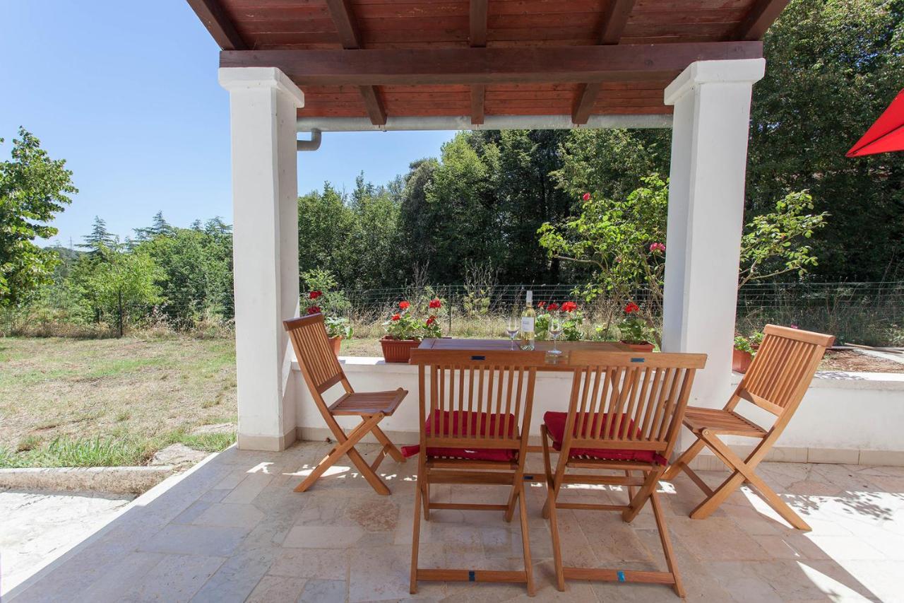 Viridis Apartment Pula Bagian luar foto