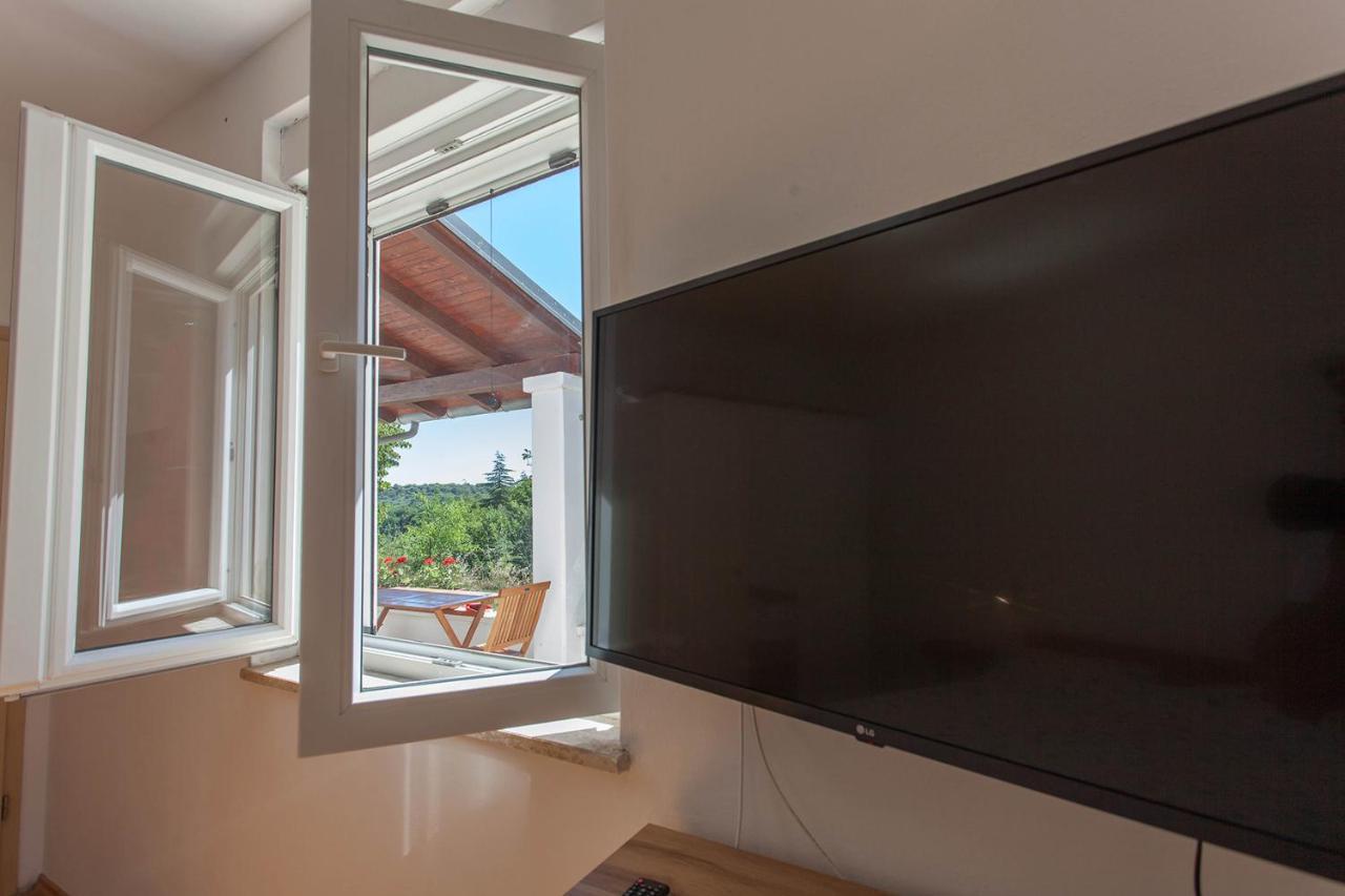Viridis Apartment Pula Bagian luar foto