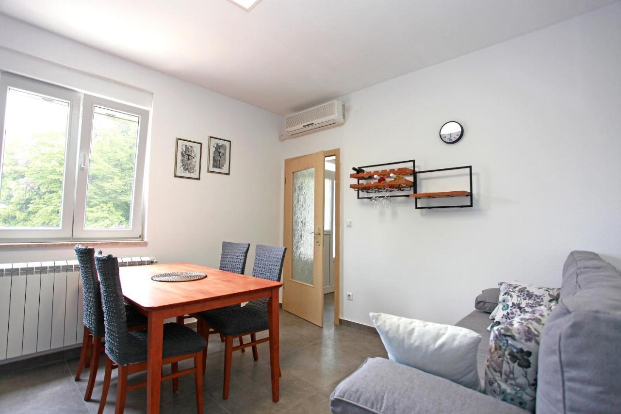Viridis Apartment Pula Bagian luar foto