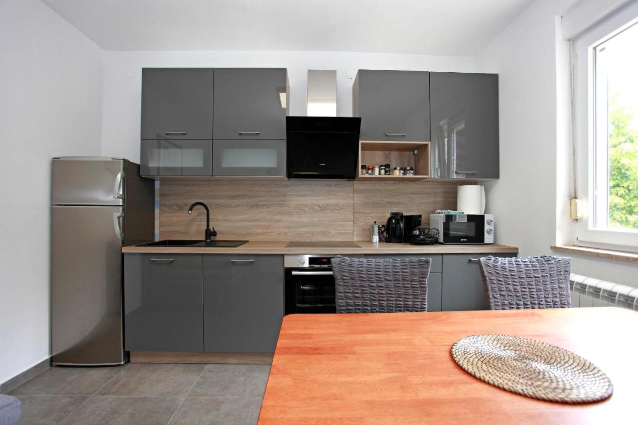 Viridis Apartment Pula Bagian luar foto