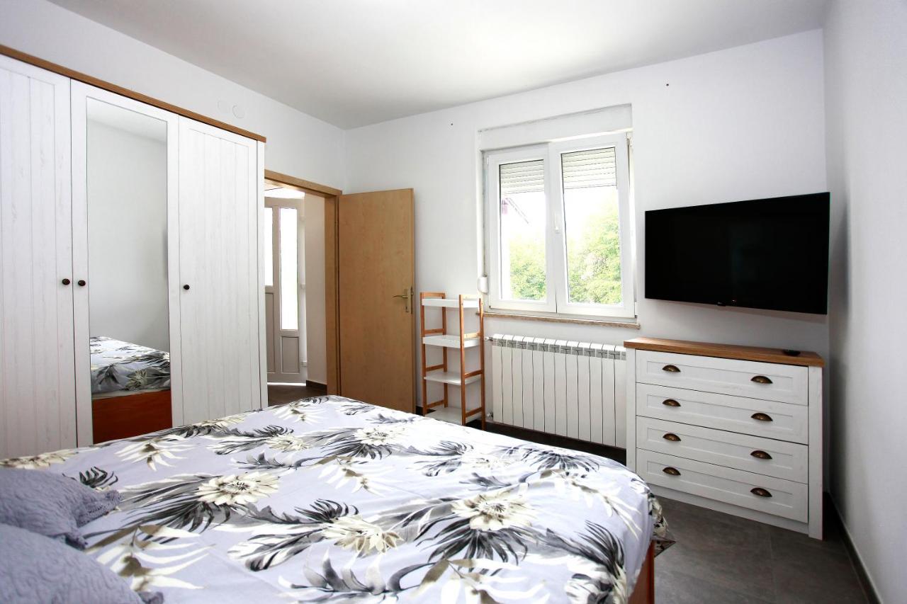 Viridis Apartment Pula Bagian luar foto