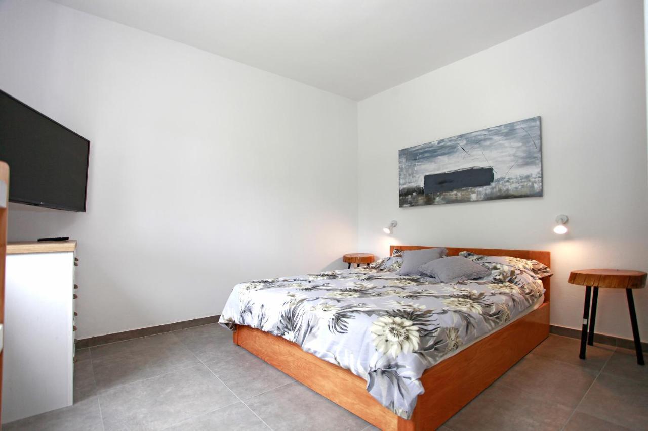 Viridis Apartment Pula Bagian luar foto