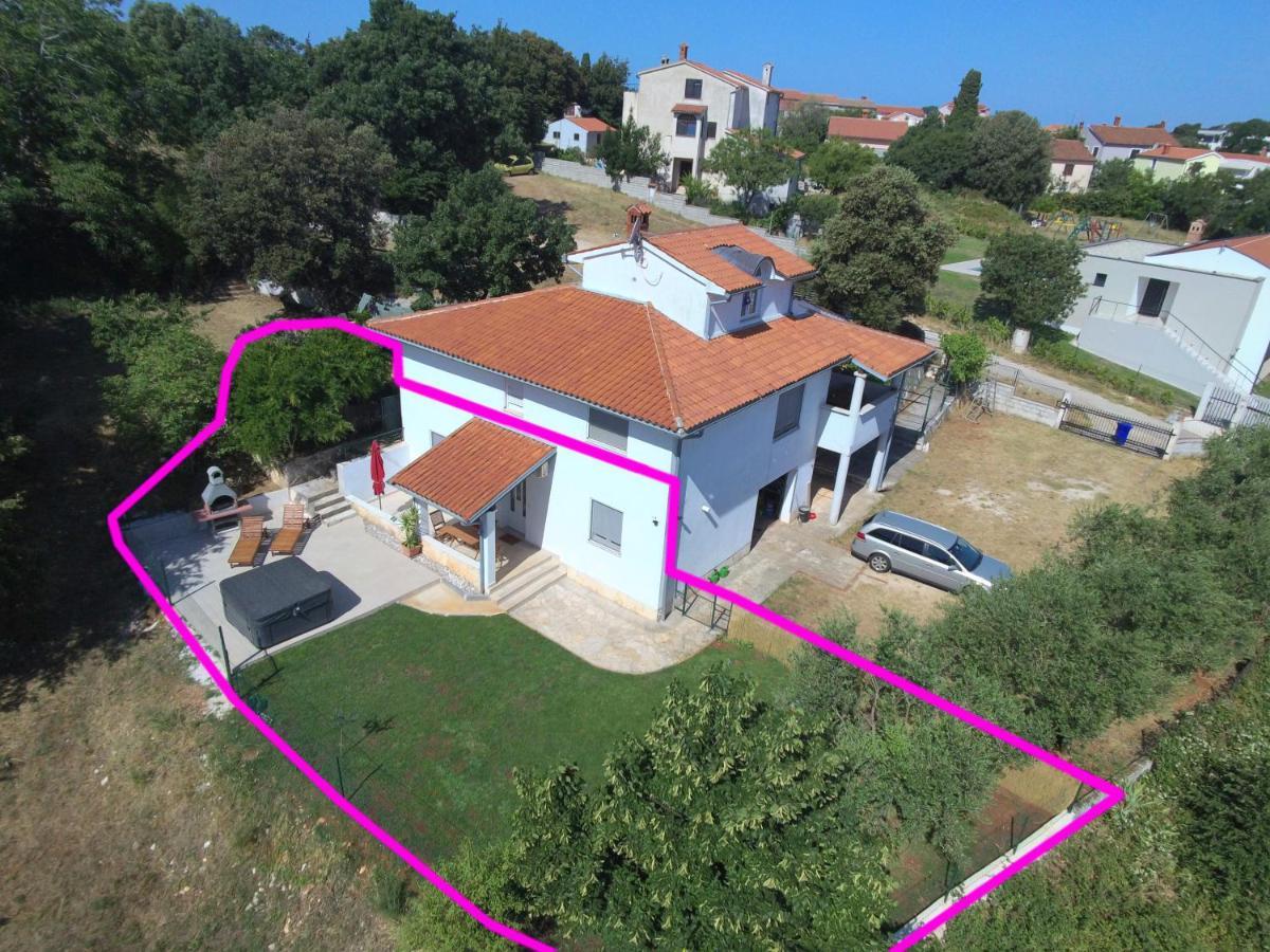 Viridis Apartment Pula Bagian luar foto